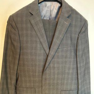 CLASSY Medium Gray CALVIN KLEIN SUIT 44R / 38